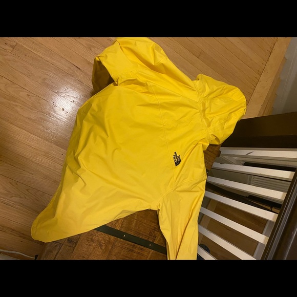 The North Face rain jacket yellow - Picture 3 of 4